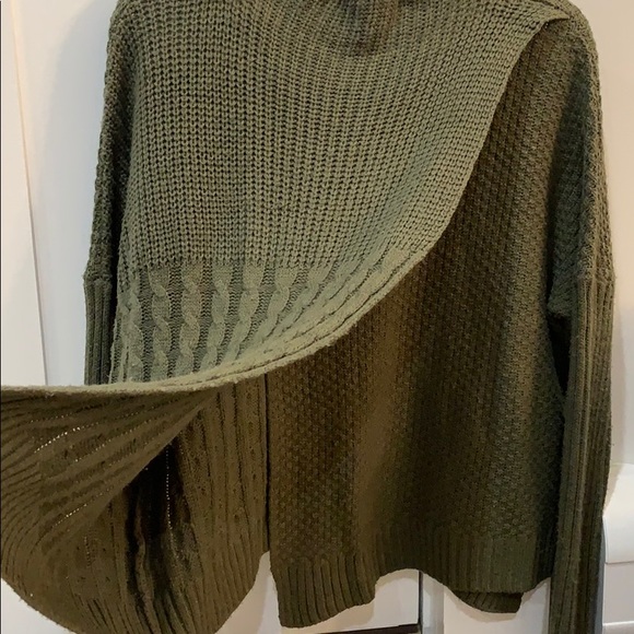 Beautiful olive green, open front sweater - Picture 3 of 3